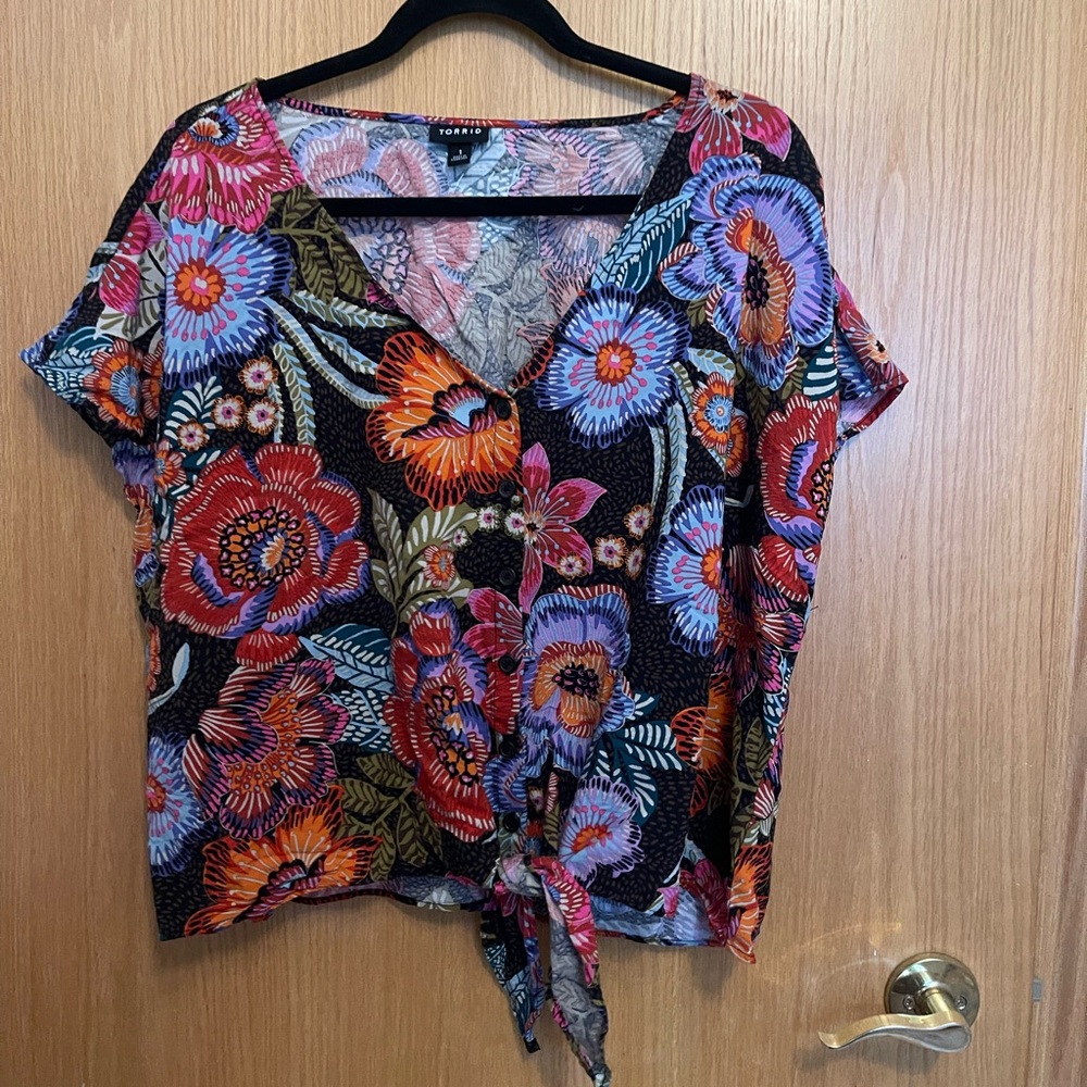 Torrid Multicolor Floral Tie-Front Blouse